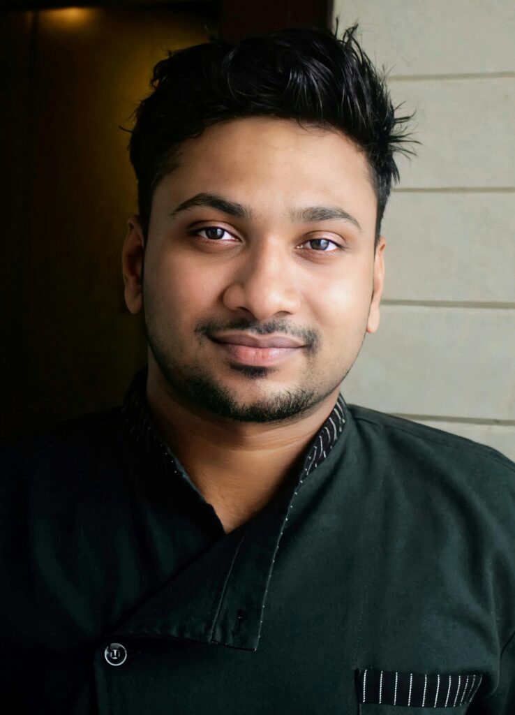 pexels photo 10987899 10987899 Close-up of a young South Asian chef in Kozhikode, India, smiling warmly.