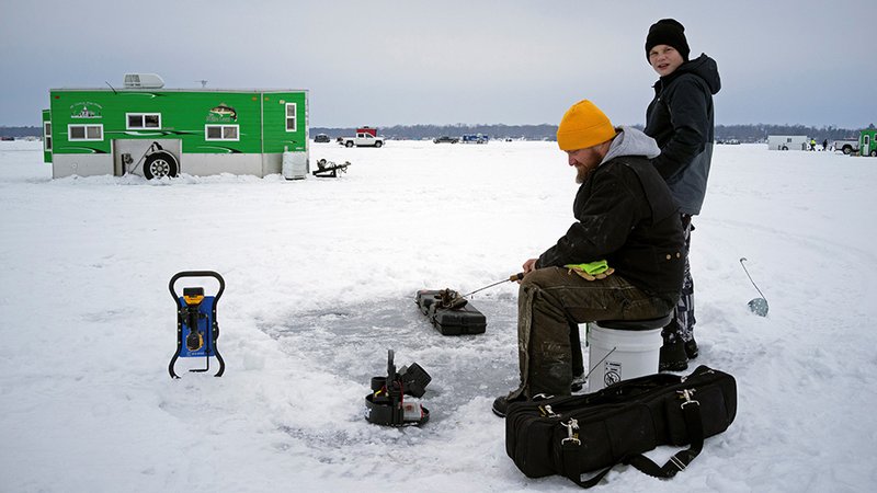 Guide to ice fishing game online